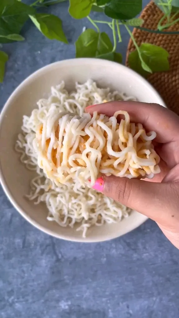 Crispy Maggi Thread Paneer