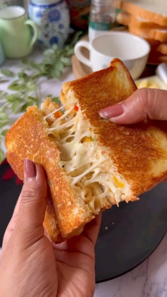 Grilled Mac and Cheese Sandwich