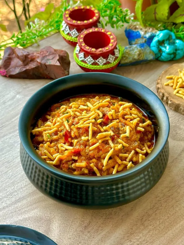 Sev Bhujia ki Sabzi Recipe: Desi Twist